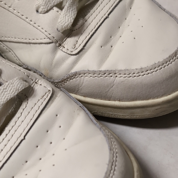 Reebok White and Green Sneakers - Picture 3 of 8